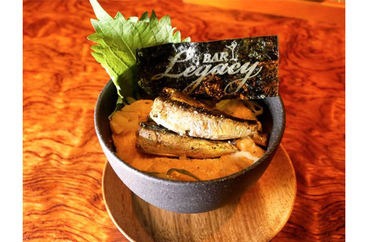 渋谷の人気バーでしか味わえない絶品「オイルサーディン丼」を食べてきた