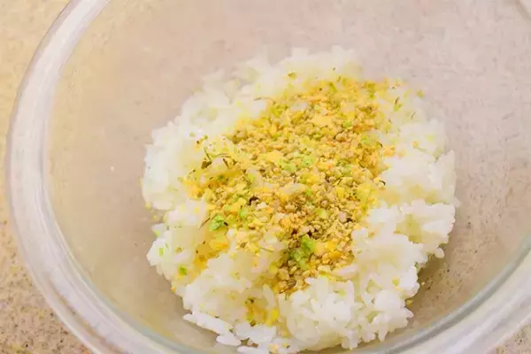 「極旨の混ぜご飯ができる！ 「クレイジーソルト バターライスの素」が本家越えの使いやすさ」の画像