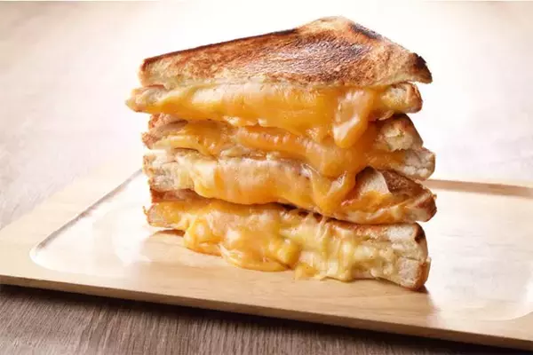 「休日だけ営業する幻のグリルドチーズサンドイッチ専門店『Meltyman』とは？」の画像