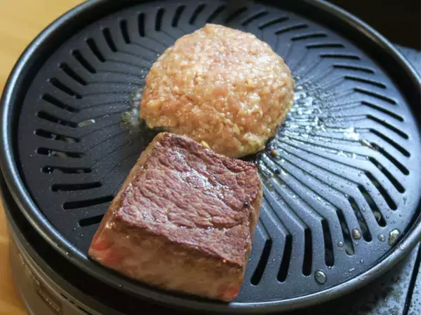 「肉の名店『格之進』と煙が出ないカセットコンロ「やきまる」がコラボ！ オンライン肉会に参加してみた」の画像