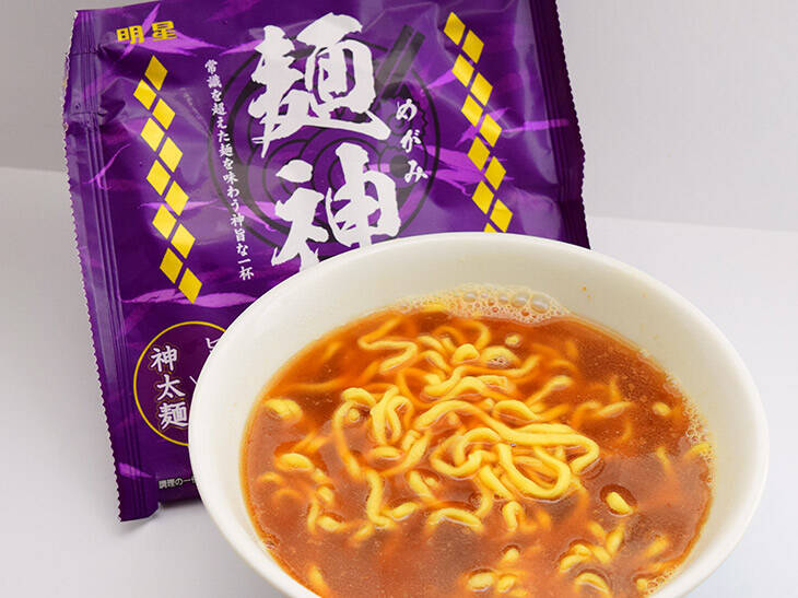 即席麺に革命を起こす“神太麺”が降臨！ 『明星』が新発売した「麺神」を食べてみた