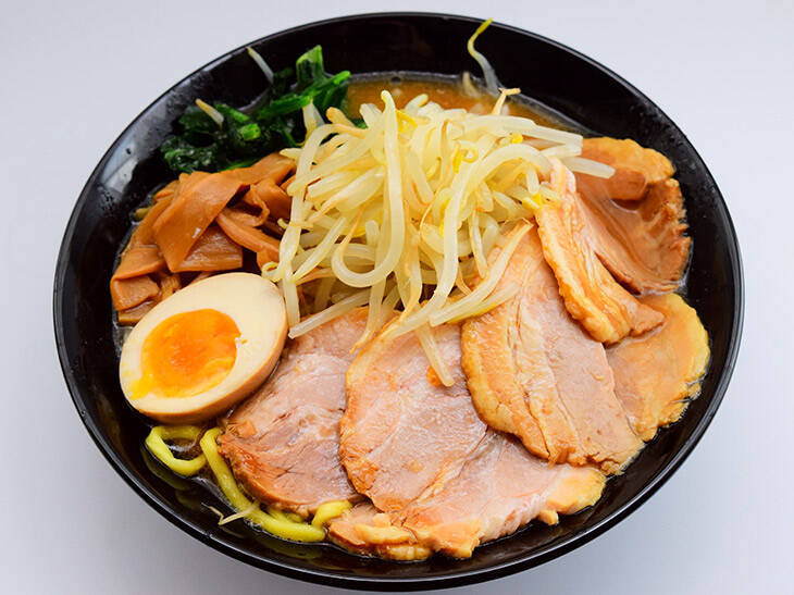 即席麺に革命を起こす“神太麺”が降臨！ 『明星』が新発売した「麺神」を食べてみた