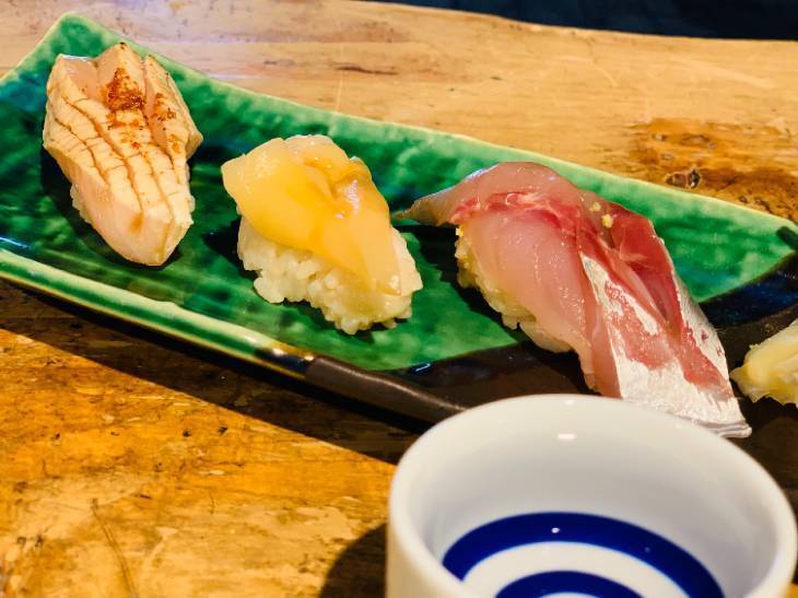 コスパ最高の立ち食い寿司 にぎにぎ一 中野 で地魚握りを堪能してきた 年11月14日 エキサイトニュース