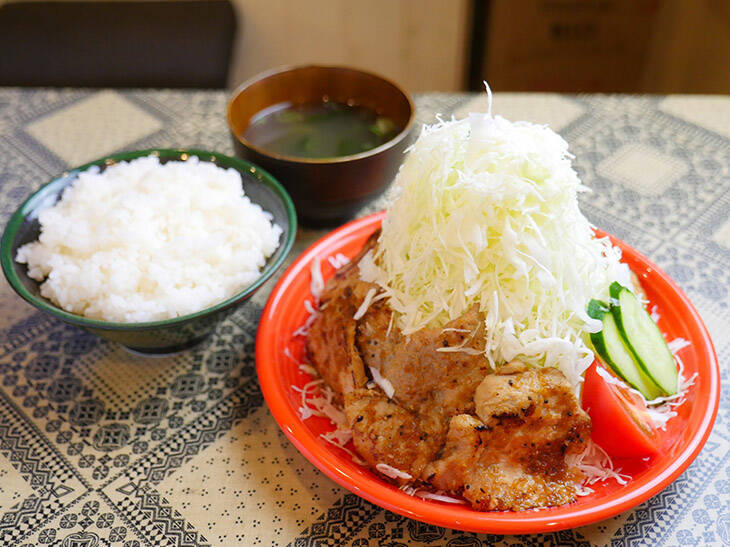 約1kgのメガ盛り「ポーク生姜焼き」を人形町『Kaneki-Tei』で食べてきた！