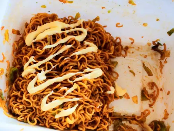 「3度の味変で完食を目指す！「ペヤング 超超超大盛やきそばGIGAMAX 君なら食べれる」に挑戦してみた」の画像