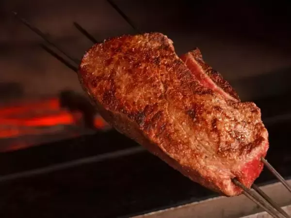 「但馬牛＆燻製サーモンの競演！ 超豪華な『築地STEAK 哥利歐』の「特製サンドイッチ」とは？」の画像