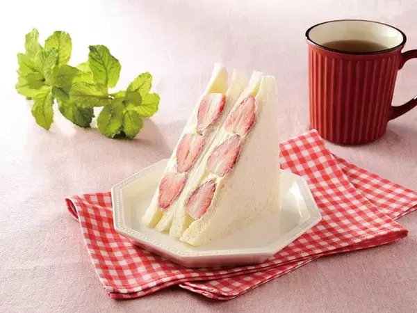 「この時期しか食べられない！ ローソンのいちごデザート＆ベーカリー6選」の画像