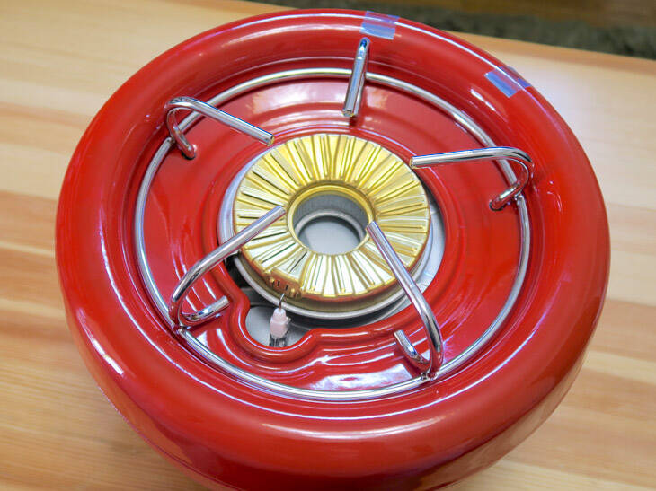 火鉢×七輪！？ おうちキャンプが捗るカセットコンロ「ヒバリン」なら餅も魚も炙り放題