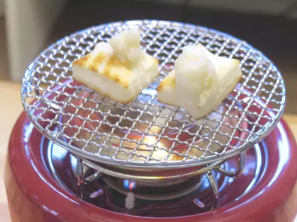 火鉢×七輪！？ おうちキャンプが捗るカセットコンロ「ヒバリン」なら餅も魚も炙り放題