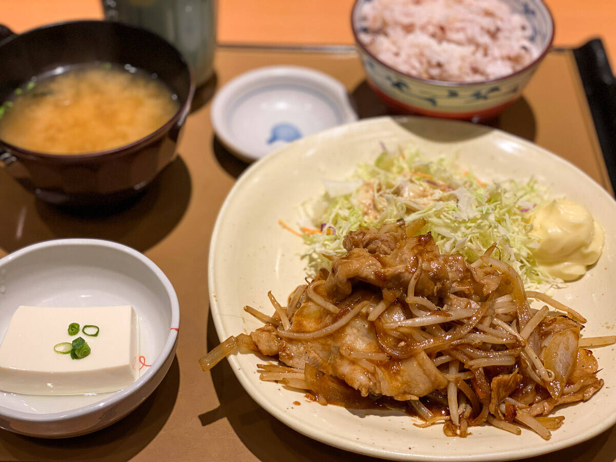 一番旨いのは やよい軒 大戸屋 伝説のすた丼屋の 生姜焼き定食 を食べ比べてみた 21年3月12日 エキサイトニュース