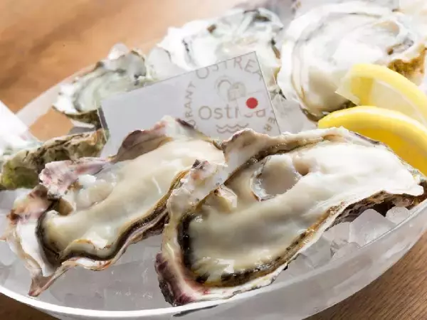 「2時間待ちの超人気！ オイスターバー『オストレア』の「牡蠣フライ食べ放題」が復活！」の画像