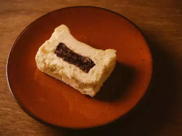「あんこ×チーズの魅惑の出会い！ 話題の「あんこチーズケーキ」を食べてみた」の画像