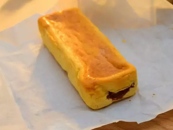 「あんこ×チーズの魅惑の出会い！ 話題の「あんこチーズケーキ」を食べてみた」の画像