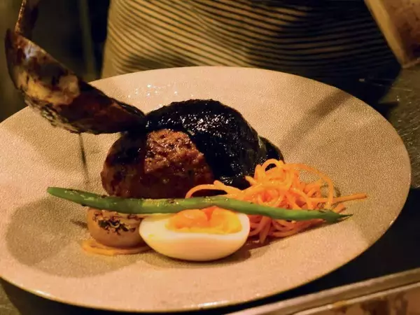 「幻の一皿！ ランチ50食限定「トリュフデミグラスハンバーグ」を食べてきた」の画像