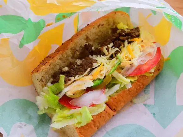 「辛ウマ！ サブウェイの新作「メキシカンミートタコス」を120％美味しく味わう方法とは？」の画像