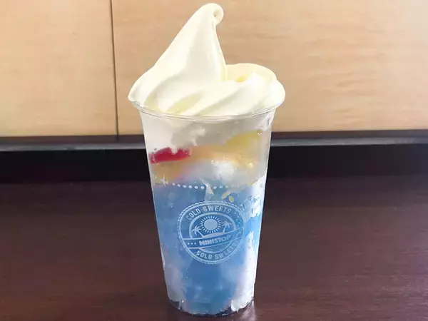 「夏の定番！ ミニストップ「ハロハロ」の新作「果実氷練乳いちご」と「パチパチ夏ソーダ」を食べ比べてみた！」の画像