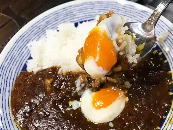 「予想外の肉感！ レトルトになった松屋の歴代最高傑作「創業ビーフカレー」を食べてみた」の画像