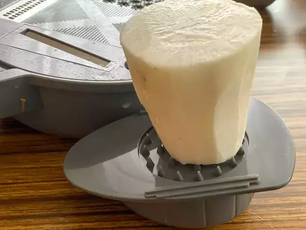 「【検証】400円もするダイソーの「収納できるグレーター」はどれほど有能なのか試してみた」の画像