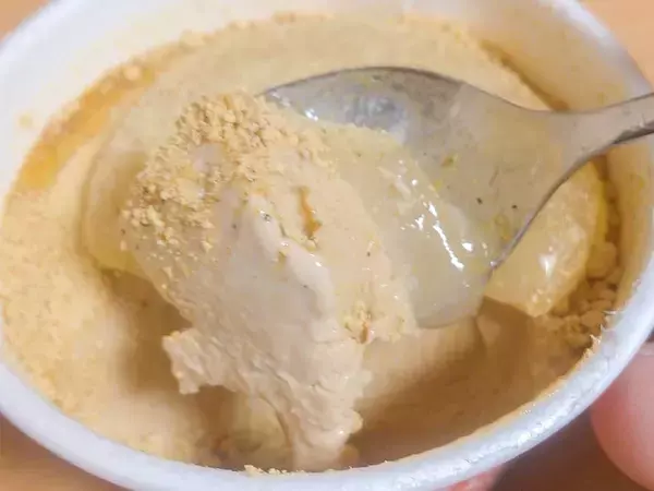 「完売必至！ ハーゲンダッツの華もちシリーズ「きなこ黒みつ」＆「みたらし胡桃」を食べてみた」の画像
