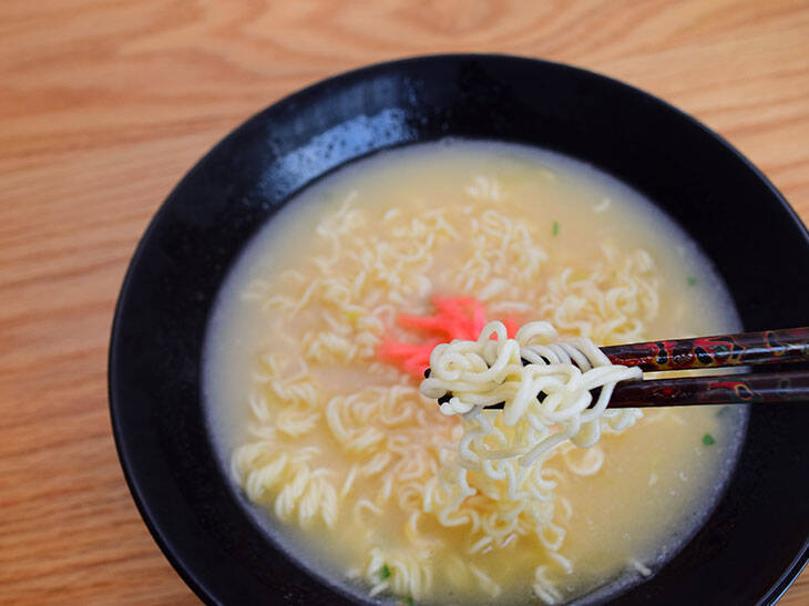 とんこつ系袋麺の最高峰！ 「うまかっちゃん」シリーズ5種を食べ比べてみた (2021年10月7日) - エキサイトニュース