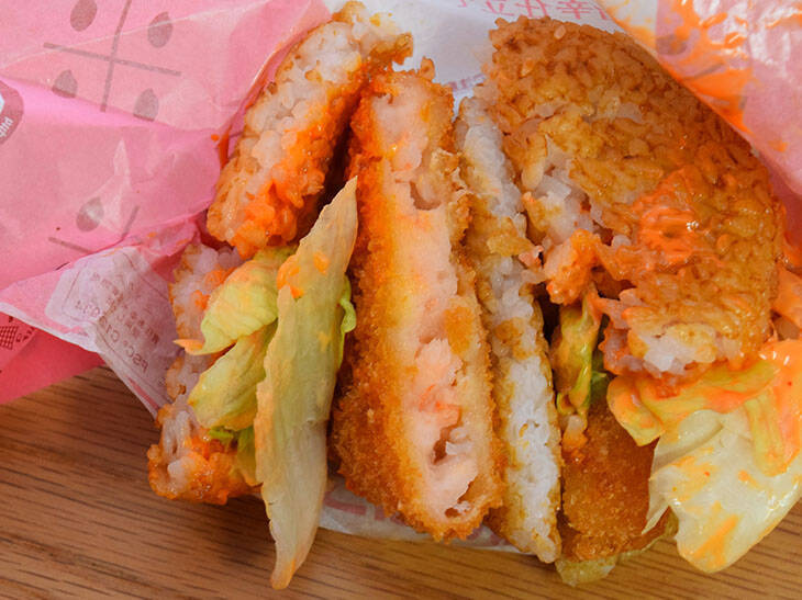 マックのごはんバーガーは旨いのか？ 「ごはん海老旨辛仕立て」と「ごはん辛ダブチ」を食べ比べてみた