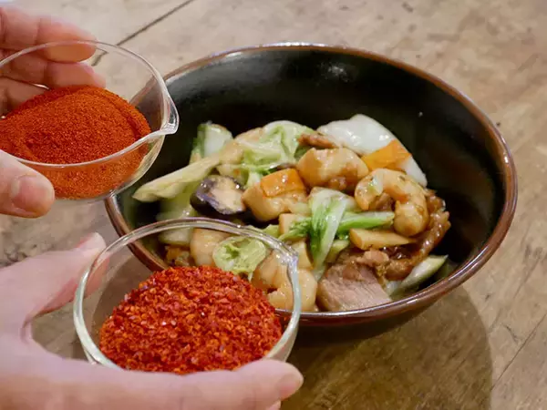 「料理家タカハシユキの変態レシピ「燃える炎の激辛油鍋」とは？」の画像