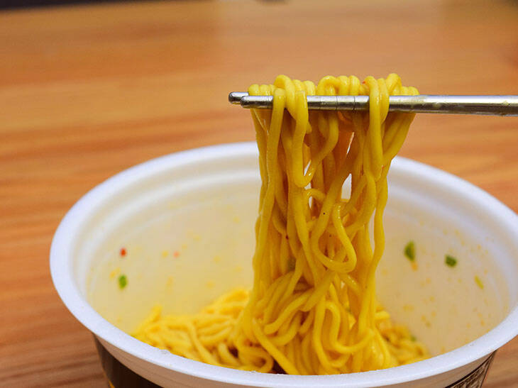 カップ麺史上“最も濃厚”！？ エースコックの「チーズ系カップラーメン」を食べてみた
