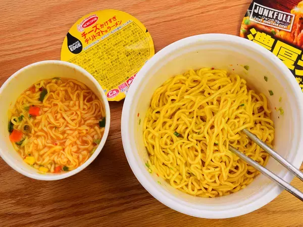 カップ麺史上“最も濃厚”！？ エースコックの「チーズ系カップラーメン」を食べてみた