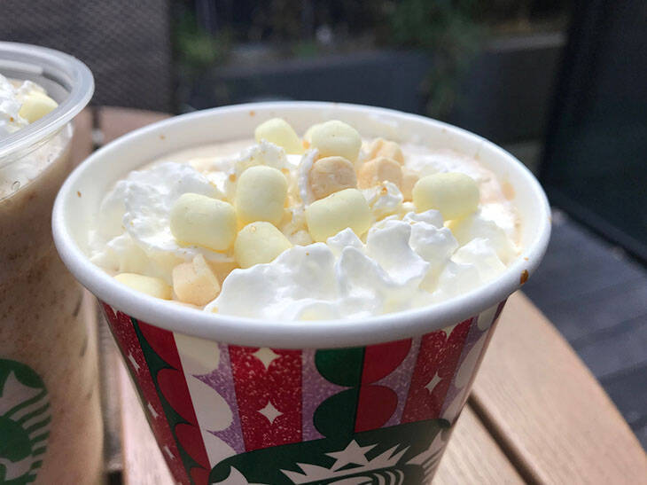Xmas気分に浸れるスタバの新作「トーステッドホワイトチョコレート」フラペチーノ＆モカを飲んでみた！