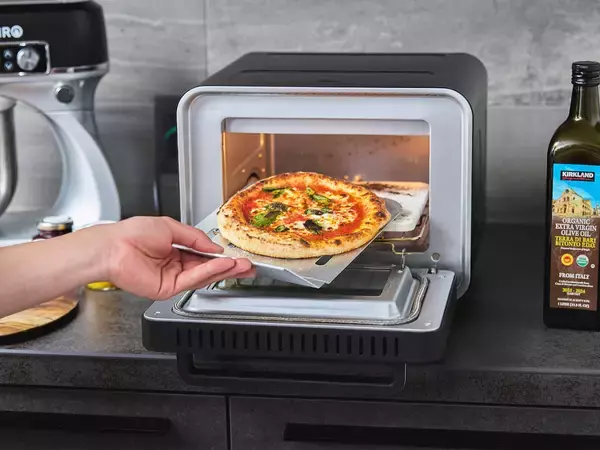 「家で本格的な石窯ピザが食べたい？ その願い、「電気式窯焼名人mini」が叶えてくれます」の画像