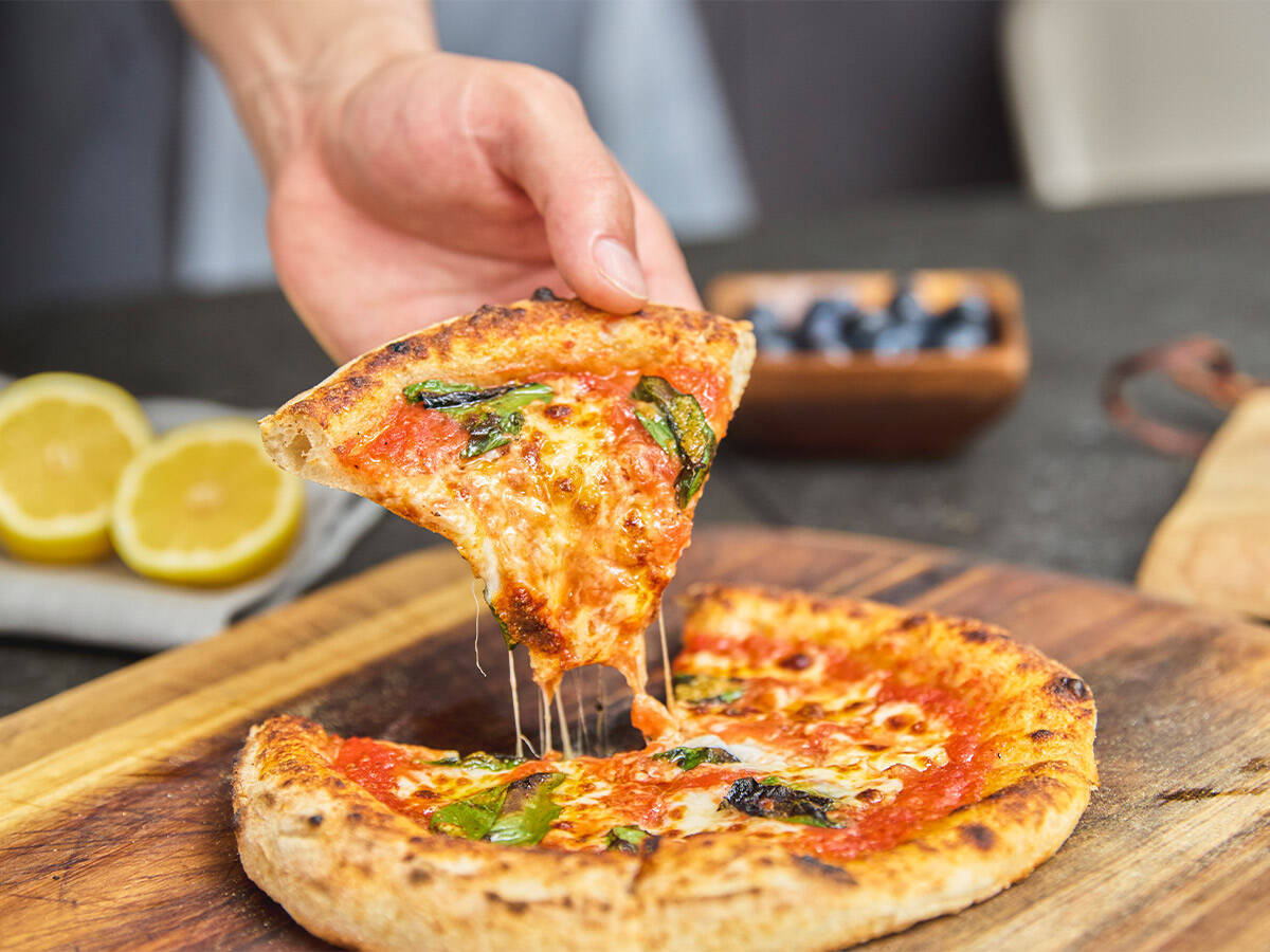 家で本格的な石窯ピザが食べたい？ その願い、「電気式窯焼名人mini」が叶えてくれます