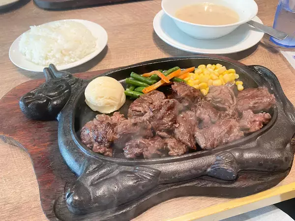 「【沖縄旅行】でマストで食べたい！ 地元の人に愛され続ける『ステーキハウス88』」の画像