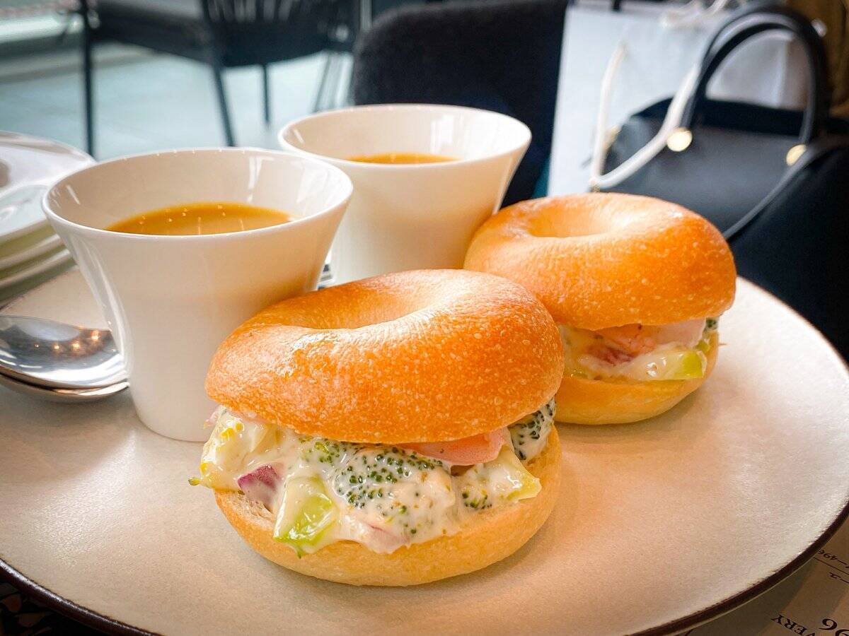 横浜港の絶景と楽しむ『ザ・ゲートホテル横浜 by HULIC』の新感覚アフヌン