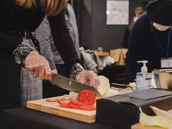 「プロの料理人が絶賛する包丁「関孫六 要」とは？ 料亭『鈴なり』店主が語るその魅力」の画像