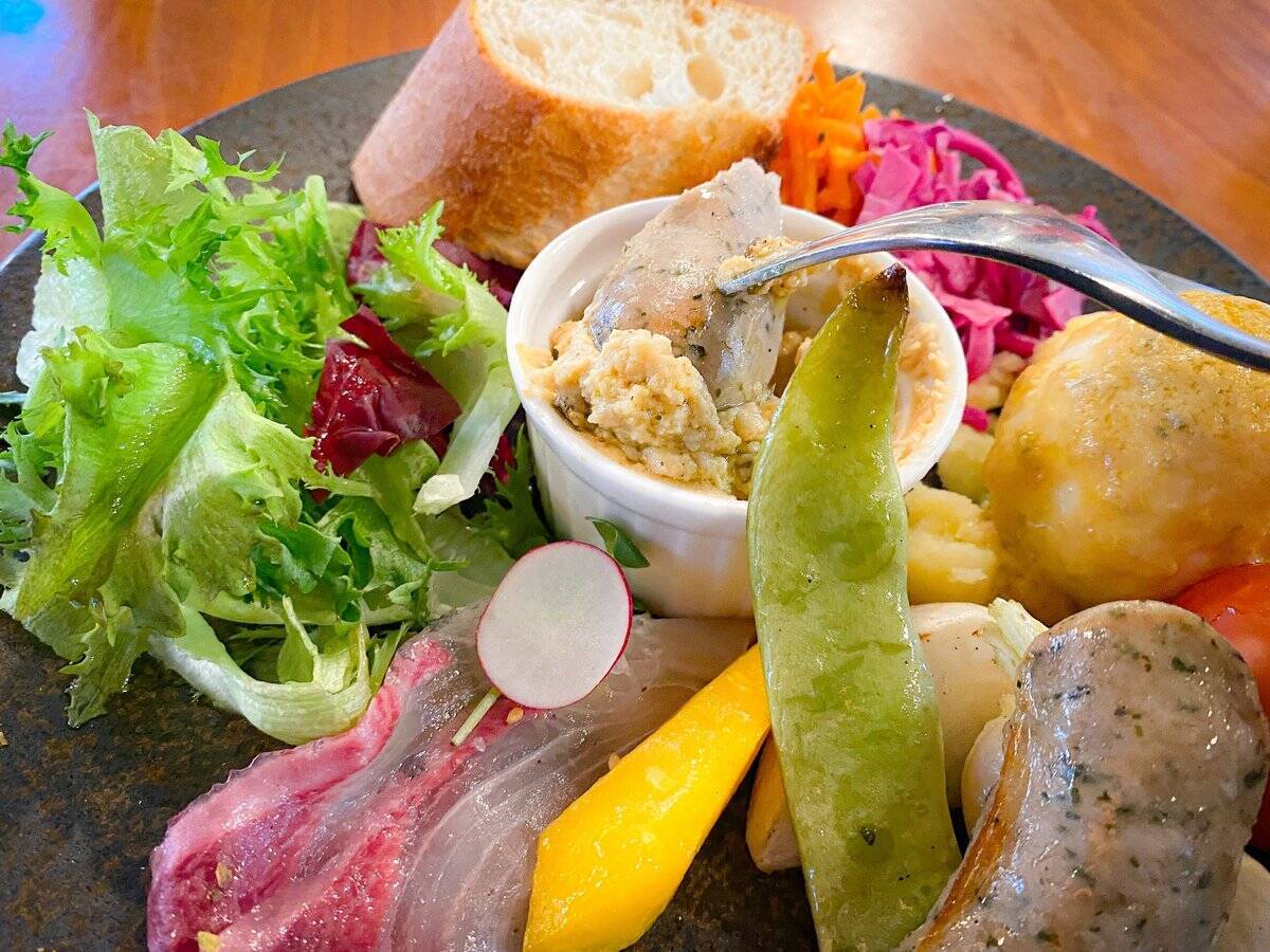 【鎌倉グルメ】緑の中で味わう『GARDEN HOUSE KAMAKURA』のランチプレートが絶品！