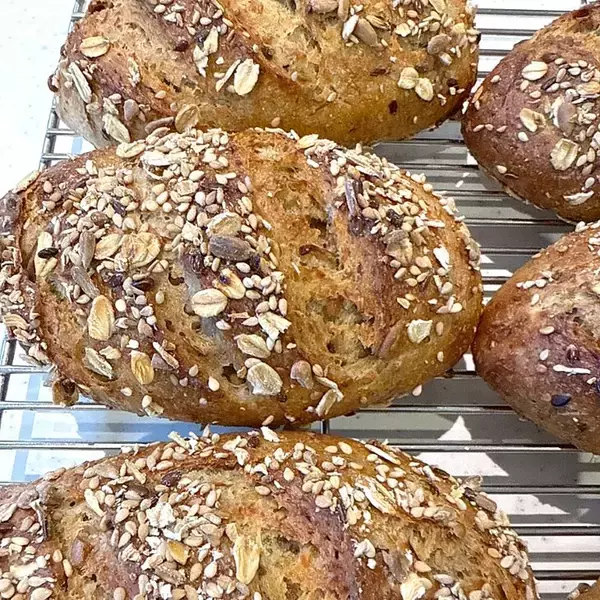 「パンの町・京都に注目店！食事パンもドーナツも美味しいヴィーガンパン専門店がオープン」の画像