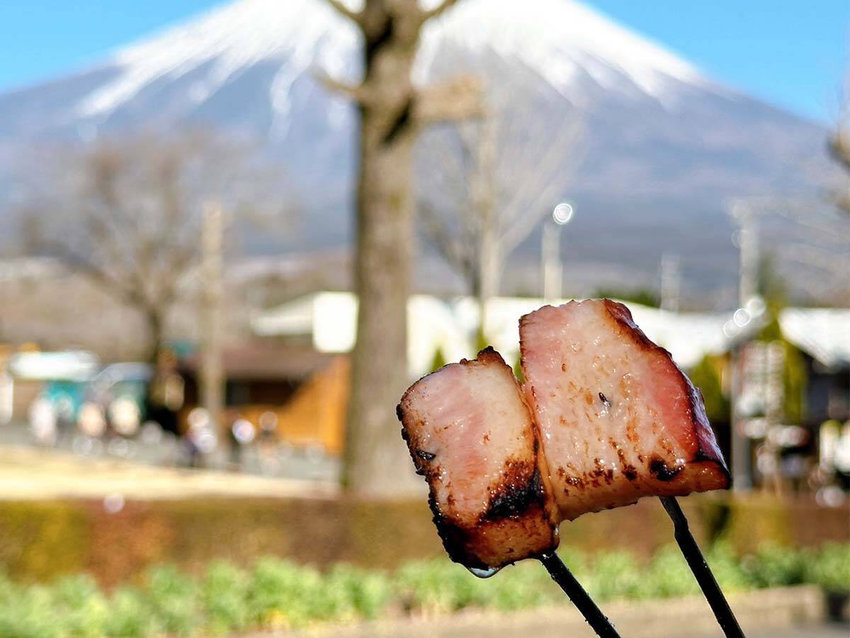 【静岡グルメ旅】富士山の絶景日本一。食べて遊んで癒される「まかいの牧場」が人気の理由