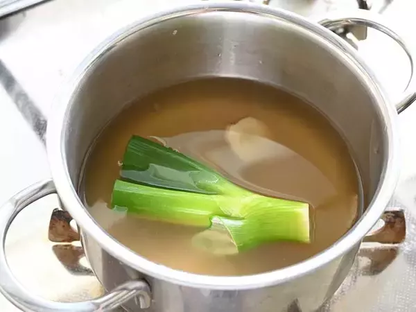 「【お手軽レシピ】夏前のだるさも吹き飛ぶ「五香粉香るこころからだスッキリフォー」の作り方／おすすめストレッチも」の画像