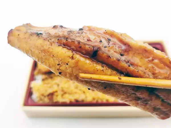 「最強のコンビニうな重はどれ？ コンビニ3社のうな重を食べ比べてみた！【2023年夏】」の画像