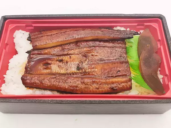 「最強のコンビニうな重はどれ？ コンビニ3社のうな重を食べ比べてみた！【2023年夏】」の画像