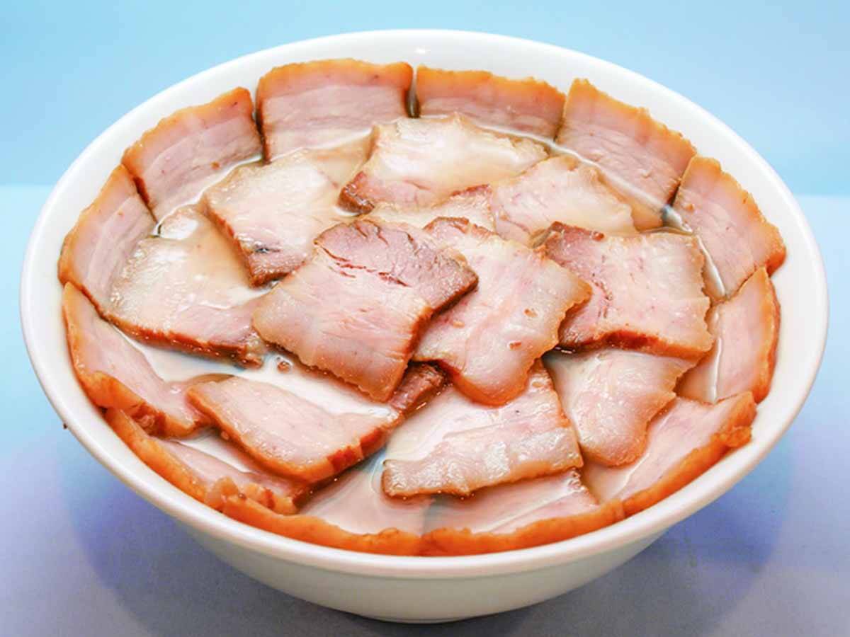 チャーシュー好きはすぐ行くべし！『喜多方ラーメン坂内』の「焼豚まみれ祭」が太っ腹すぎる