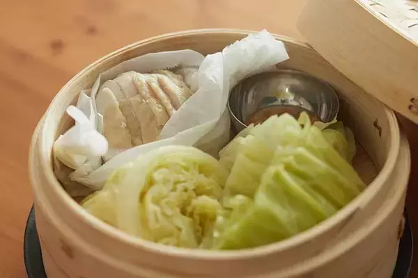 「【節約＆量増しレシピ】ダイエットにも！ジューシーな「蒸し鶏のキャベツ巻き 柚子みそだれ」」の画像