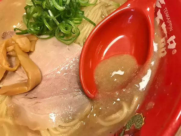 「『天下一品』史上最強の「こってりMAX」はホントに旨いのか？ 話題沸騰の一杯を食べてみた」の画像