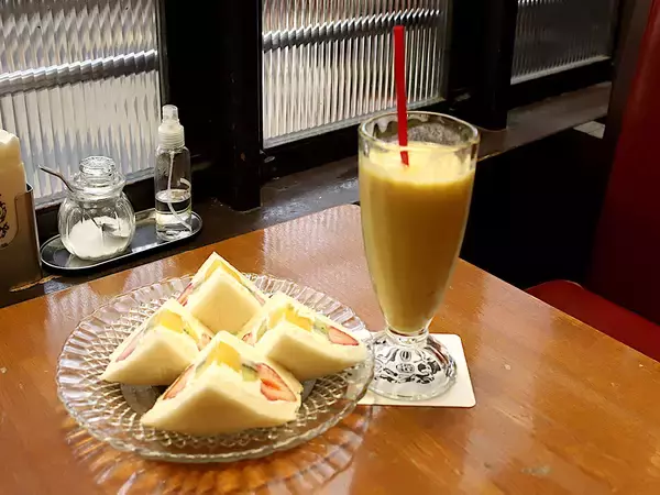 「「ミックスジュース」を飲まずして大阪は語れない！発祥の店『千成屋珈琲』で体験した衝撃の味わいとは？」の画像