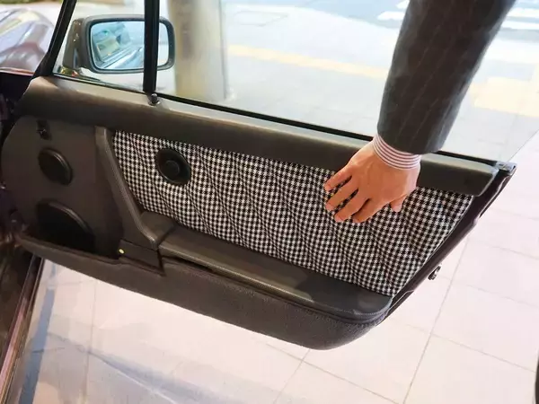 「【おじさんは宝石だ！vol.2】富山の老舗『純喫茶ツタヤ』4代目マスター・宇瀬さん／スーツもクラシックカーも歳を重ねるごとに似合っていく」の画像