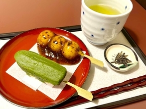 【新宿みやげ】行列必至のだんご、起源は室町時代！『追分だんご本舗』の“大人のみたらし”は一度食べる価値あり