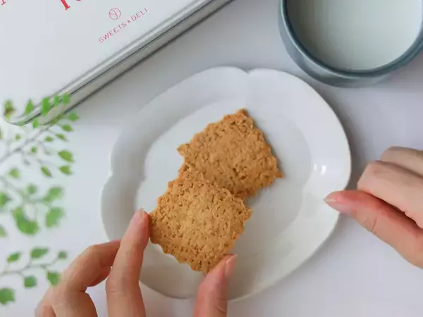 【2025年人気ホテルのクッキー缶5選】年100軒以上を巡るホテルライターが選んだ贈りもの