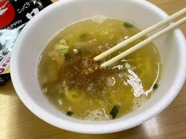 「【実食レポ】あの『天下一品』のこってり具合の再現度は？ カップ麺を実食してみた！」の画像