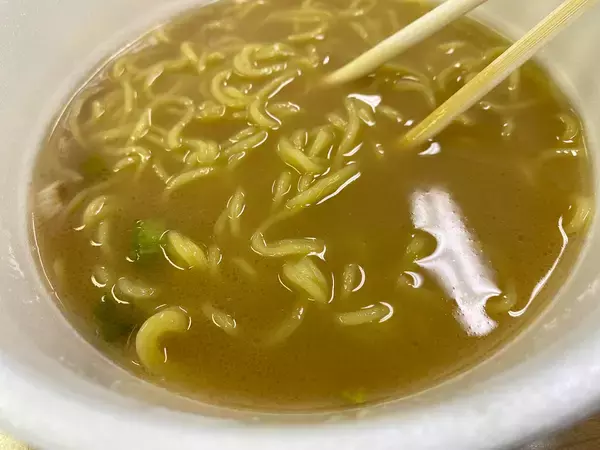 「【実食レポ】あの『天下一品』のこってり具合の再現度は？ カップ麺を実食してみた！」の画像