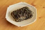 「【お餅の簡単アレンジ3選】止まらぬ美味しさ！ 黒ごま・のり塩・ピリ辛風味」の画像3